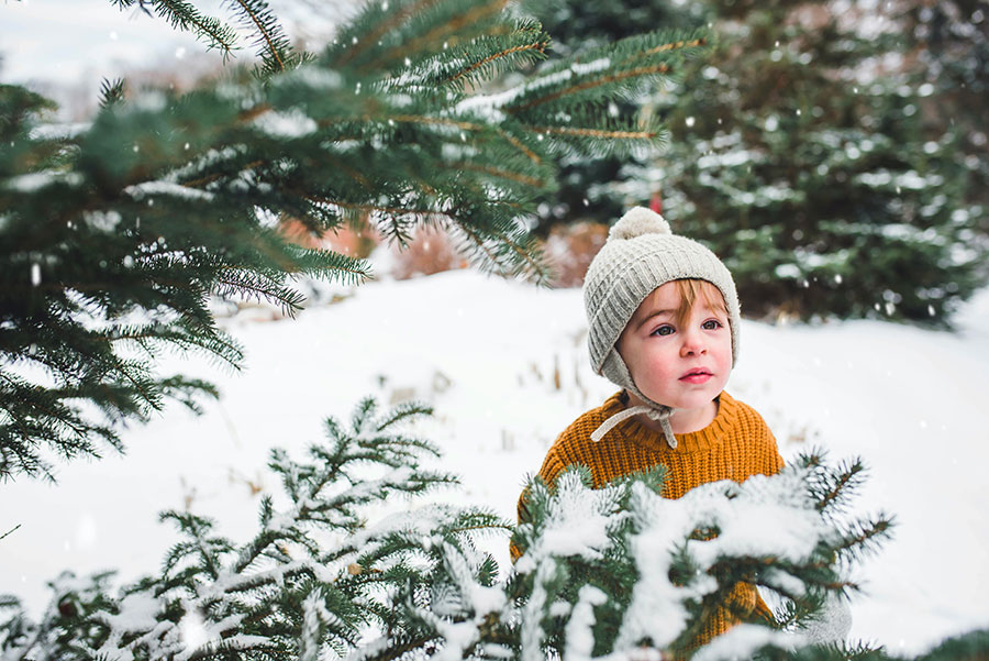 enfant sous la neige
