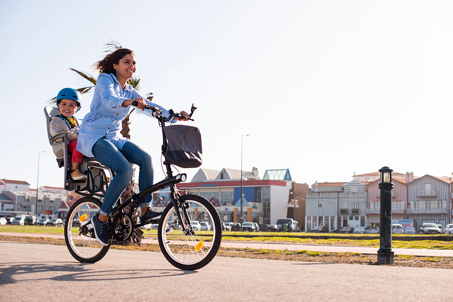 femme à vélo